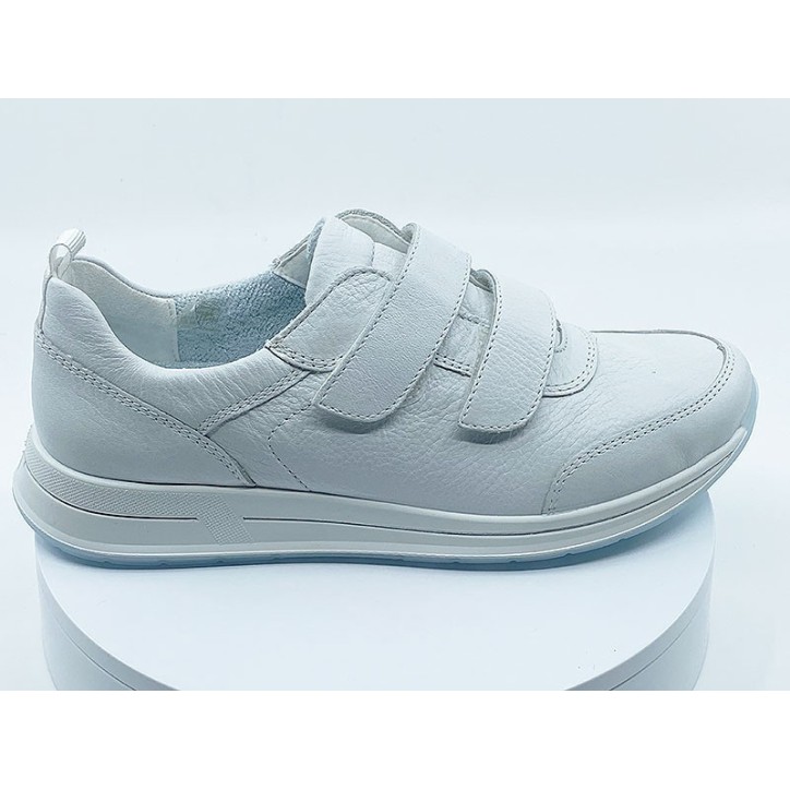 BASKETS BLANCHES AVEC VELCRO - PRATIQUES ET CONFORTABLES