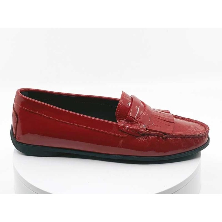 Mocassins élégants en cuir vernis rouge