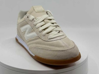 Chaussures New Balance URC42EA Ecru pour Femme | FRANCEL Chaussures